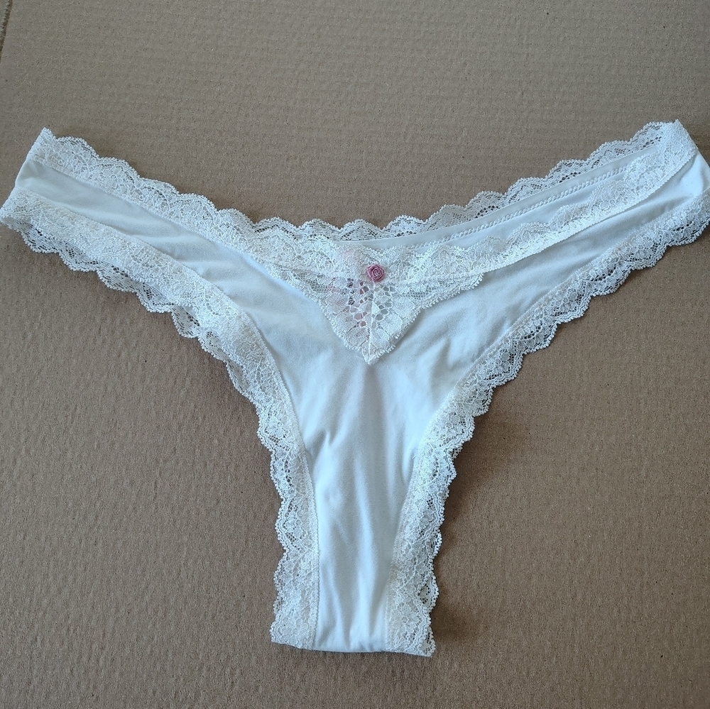 Victoria's Secret Elegant White Lace Trimmed Women's Thong Size L